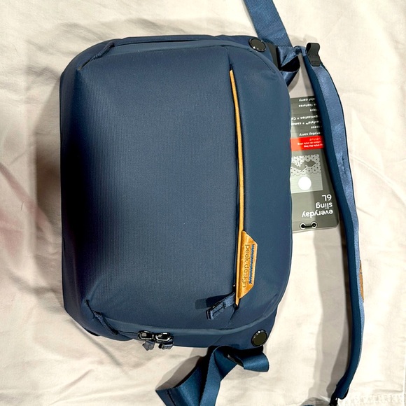 Peak Design Other - Peak Design Everyday Sling 6L Midnight Edition V2. NEW